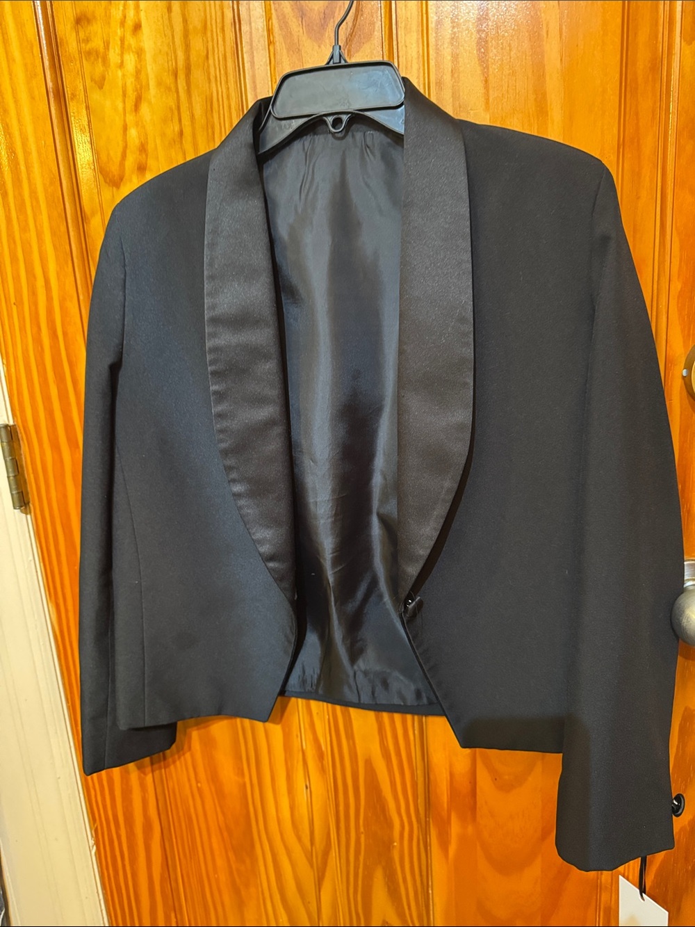 Women's Black Cropped Satin-Lapel Blazer